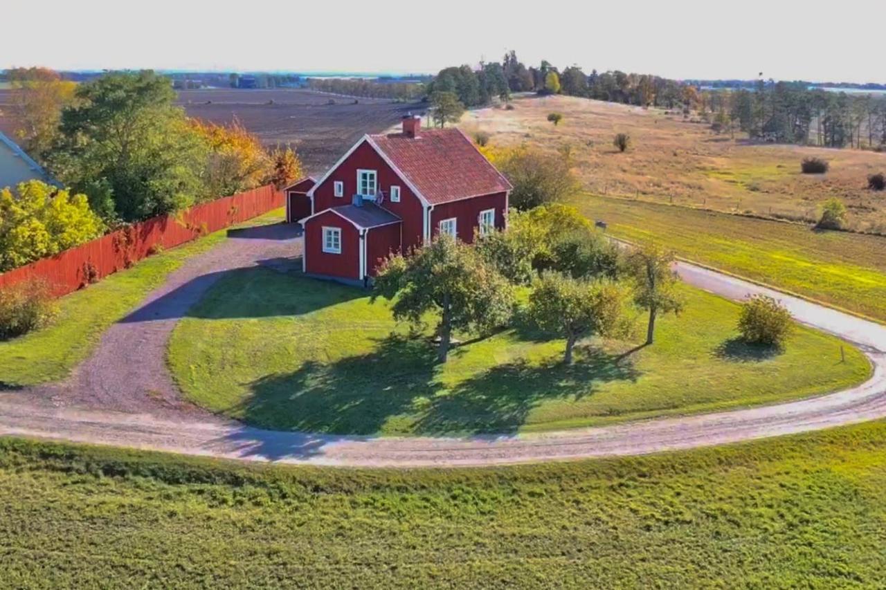 Stubbet - Charming - Newly Remade Villa Vadstena Bagian luar foto
